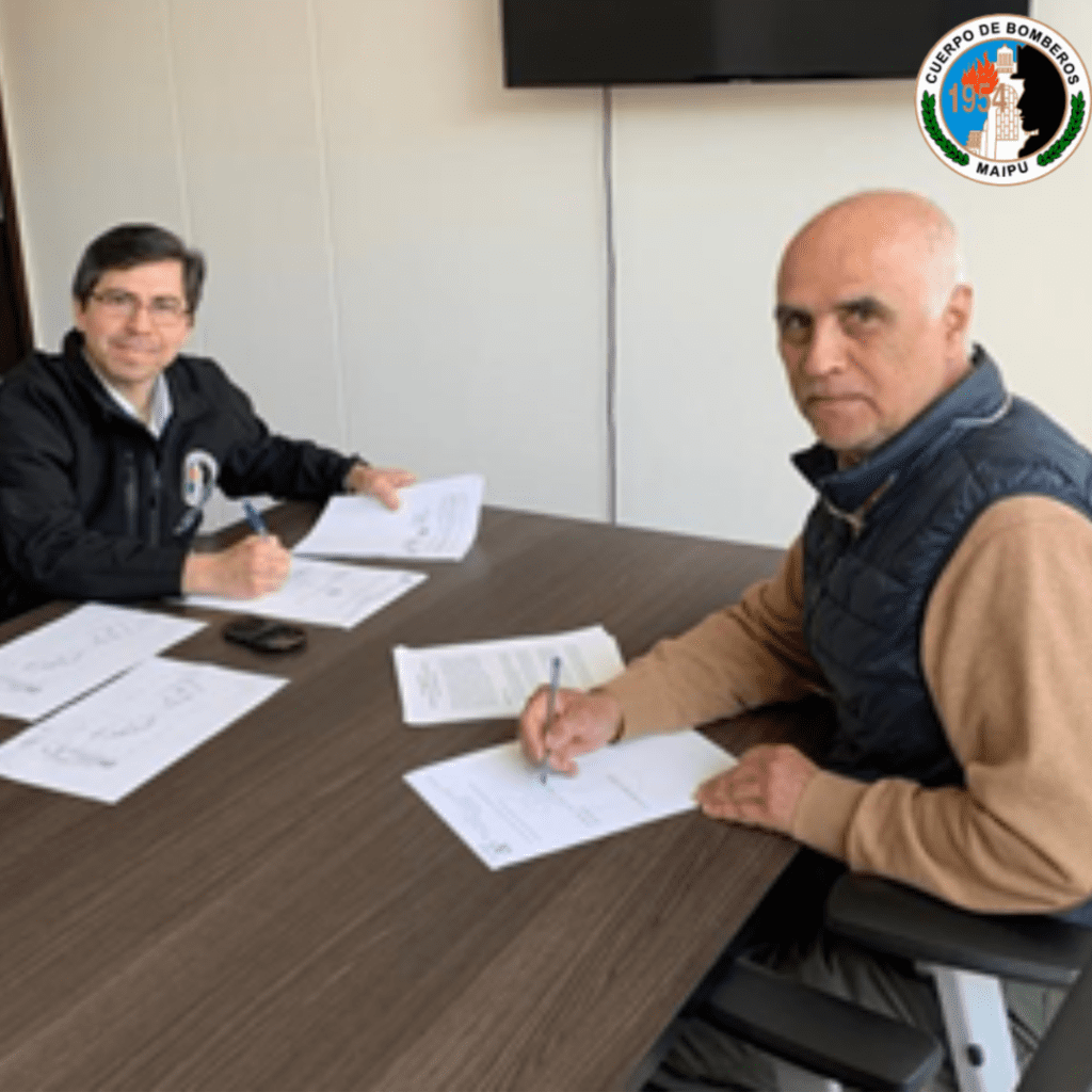 Imagen convenio entre Bomberos y U.Chile